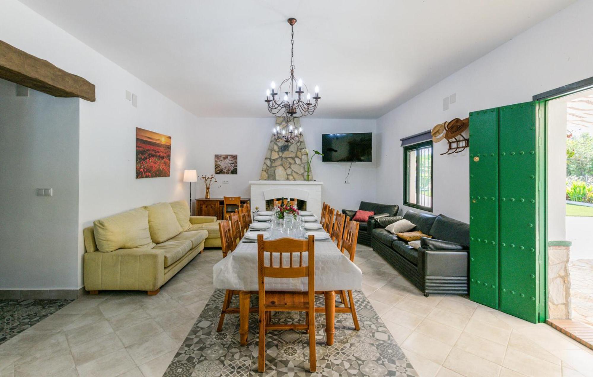 6 Bedroom Amazing Home In La Puebla De Los Infan La Puebla de los Infantes Zewnętrze zdjęcie